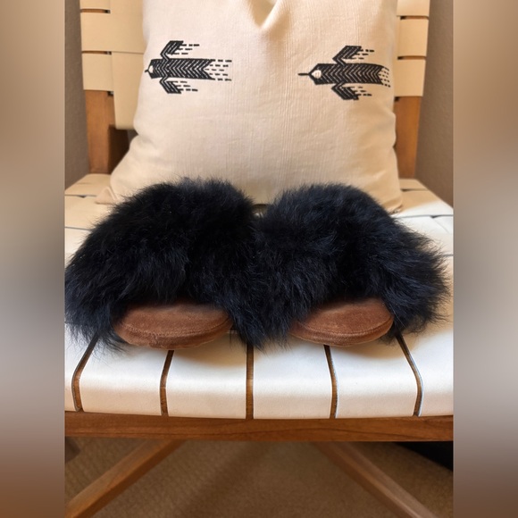 OZMA Women's Black Baby Alpaca Furry Slippers Small - Picture 4 of 6